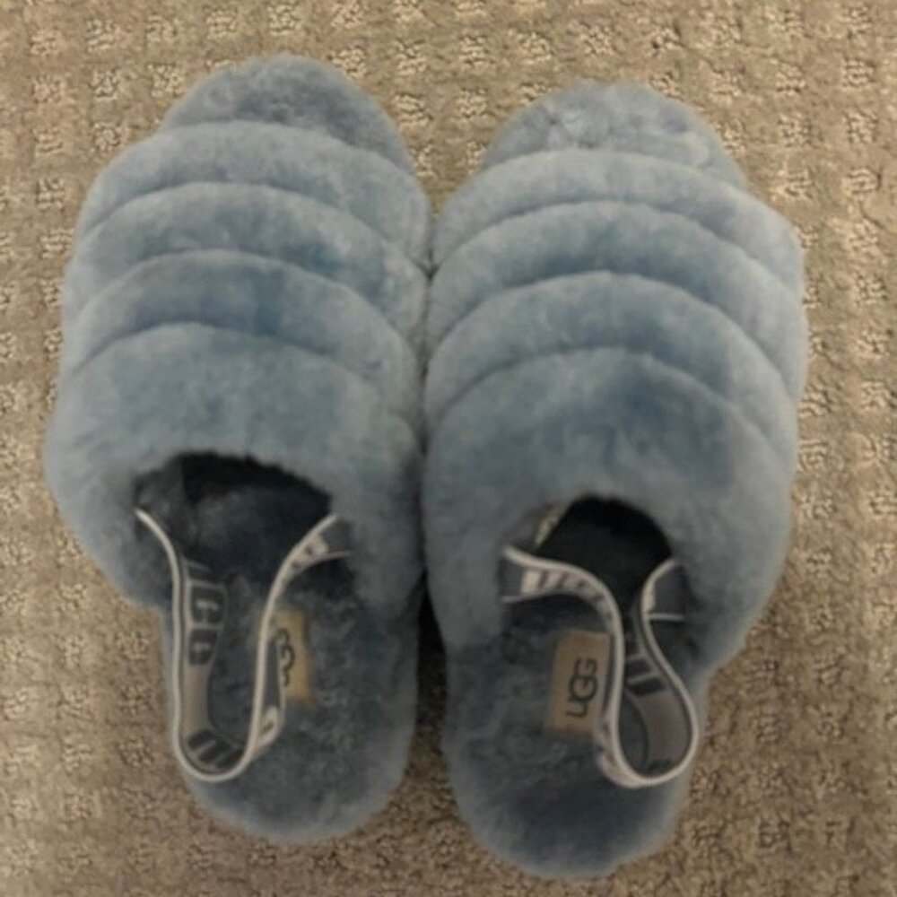 Women’s UGG fluff yeah slide